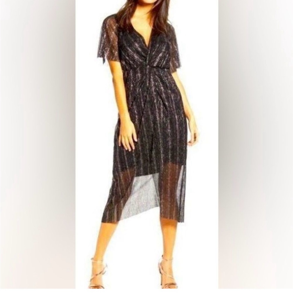 All In Favor Dolman Plisse Midi Dress
Black & Metallic Shine - size S